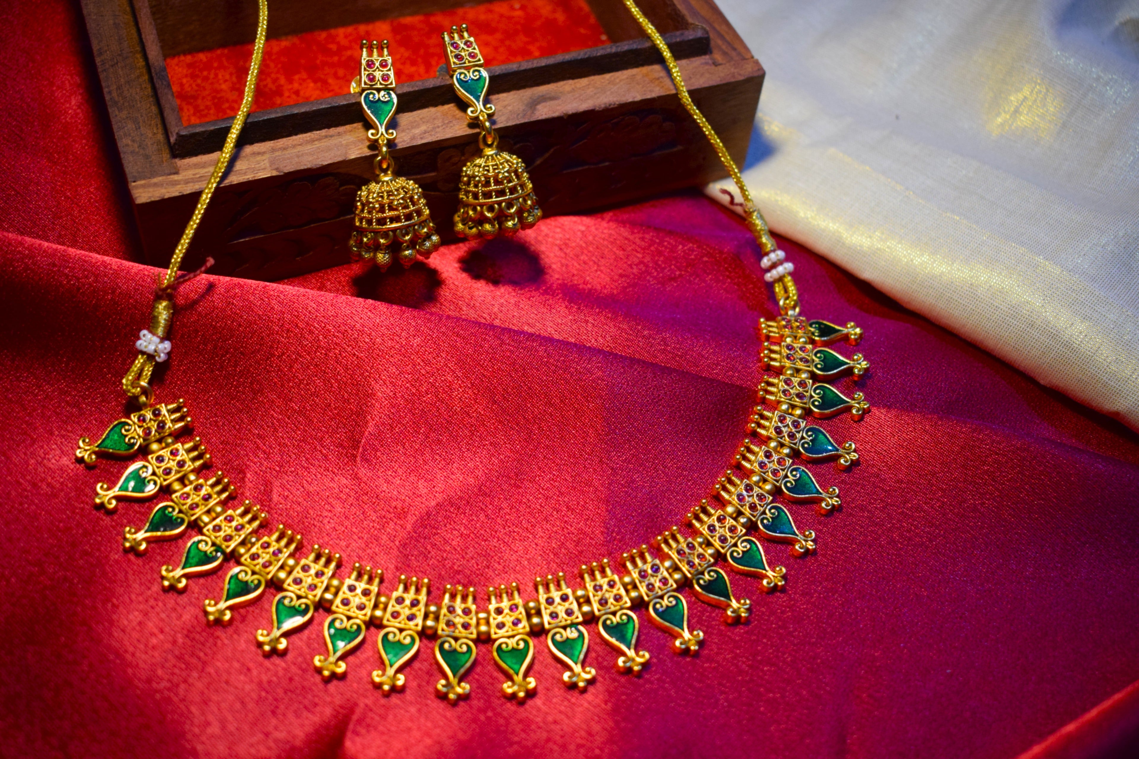 NECKLACE