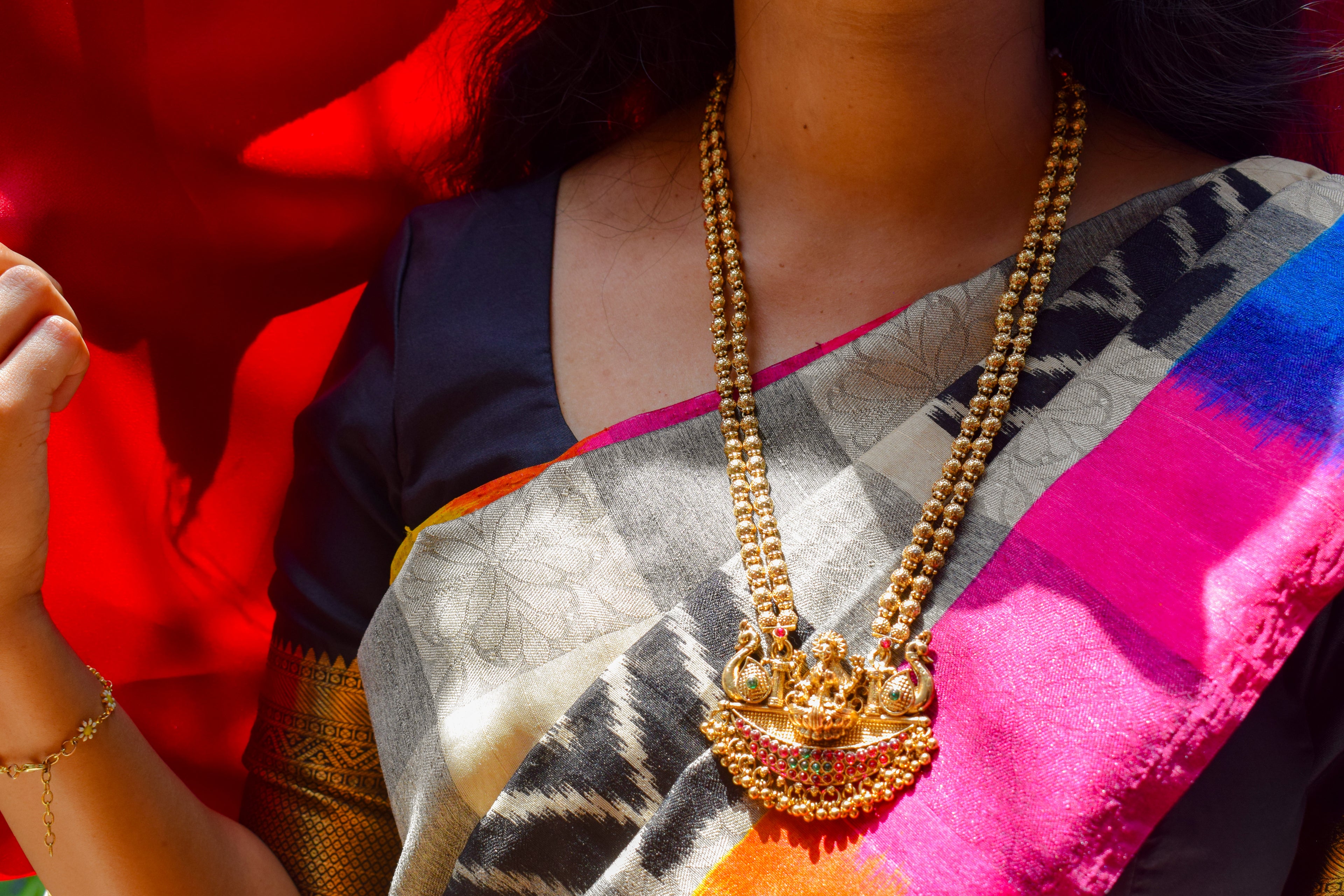 The Devika Peacock Heritage Haar