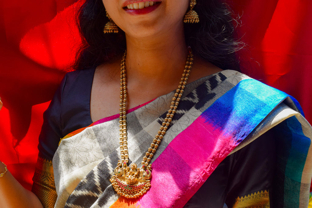 The Devika Peacock Heritage Haar