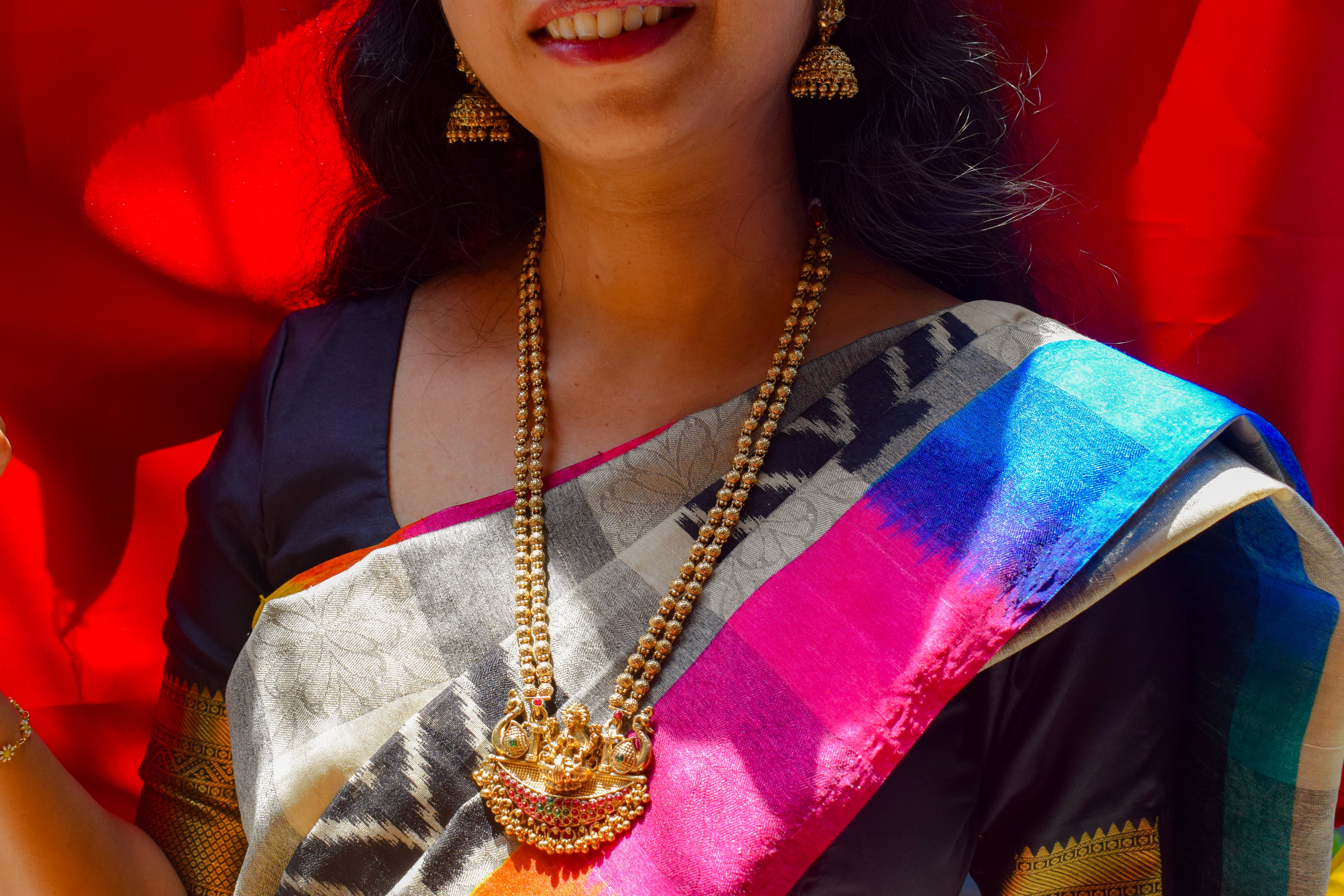 The Devika Peacock Heritage Haar