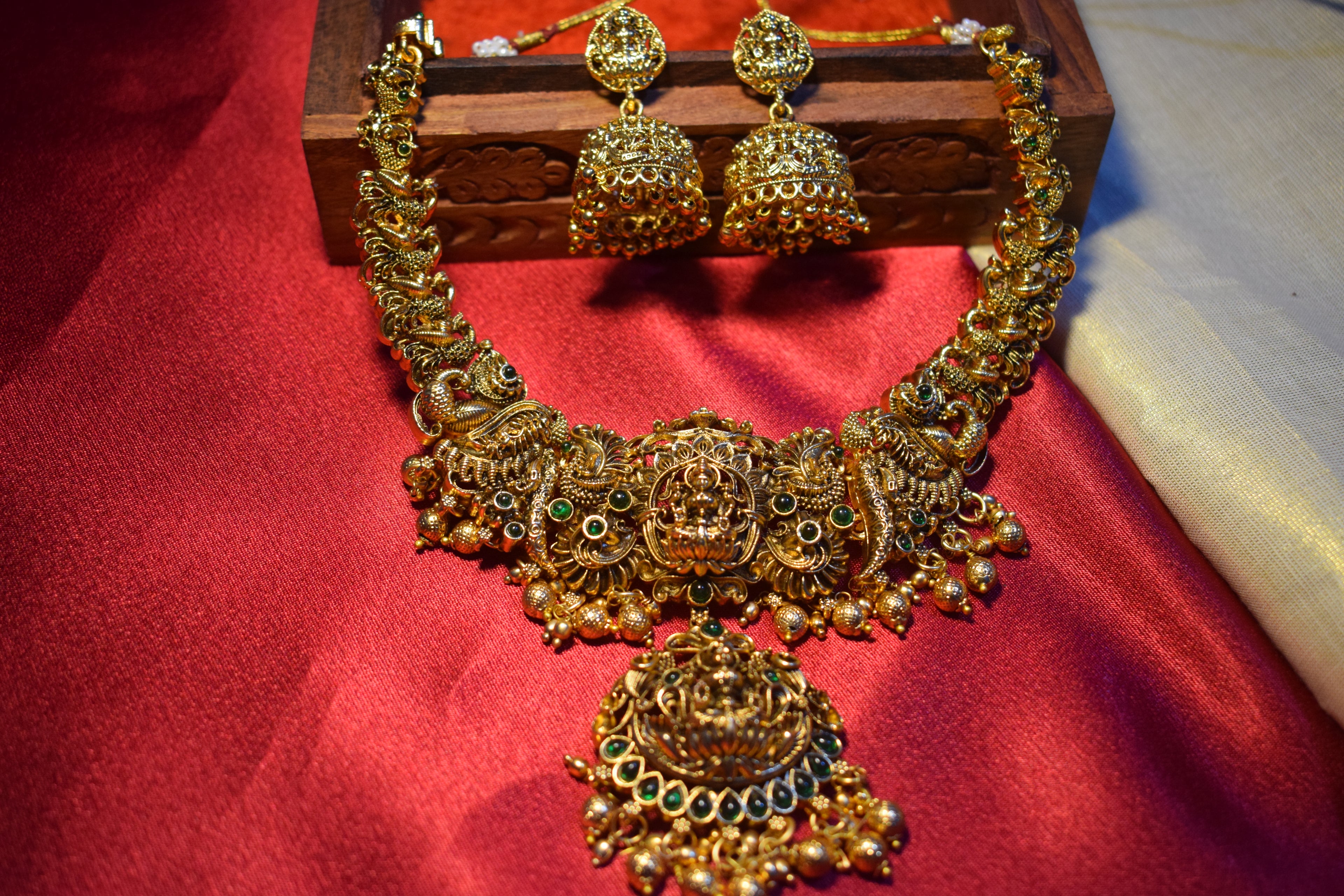 Swarna Mayuri Temple Set