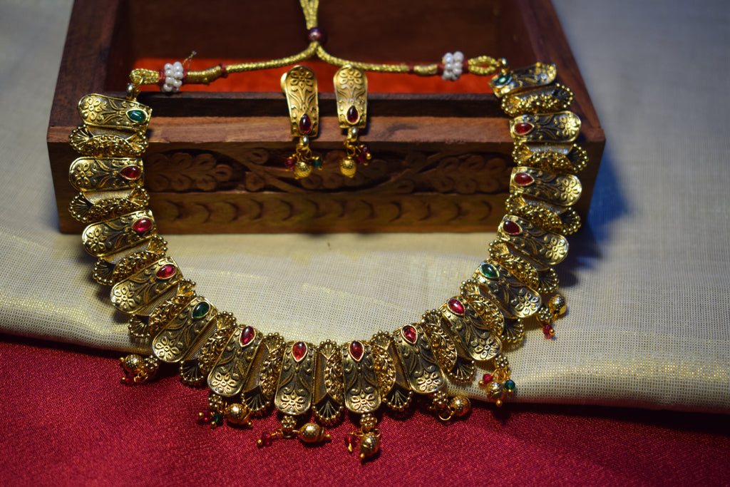 Engraved Petal Kemp Choker