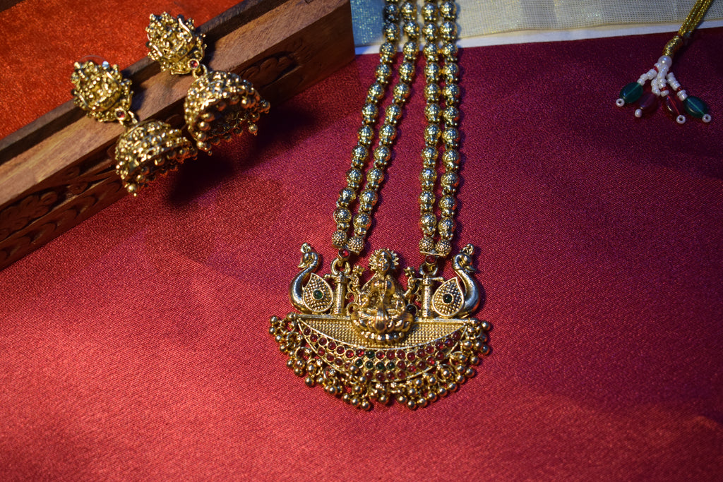 The Devika Peacock Heritage Haar
